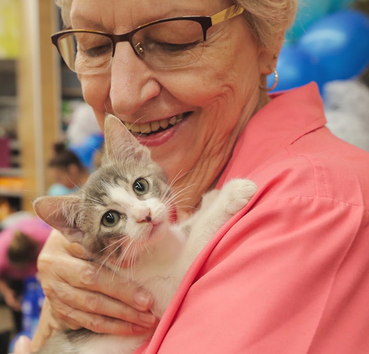 Find a pet adoption center near you